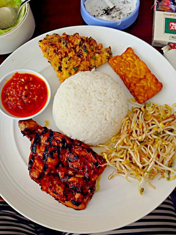 Bali Nasi And Chicken Roast With Tempe and Kickin Sambal|fatinhattaさん