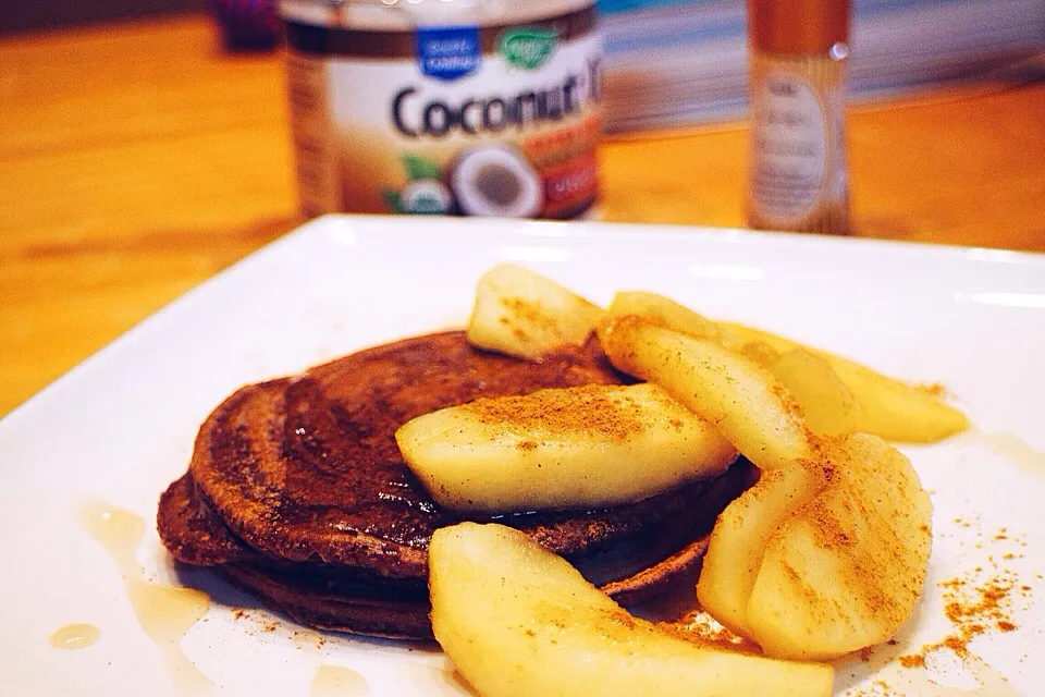 Cocoa cinnamon pancakes w sautéed apples #vegan|Leahさん