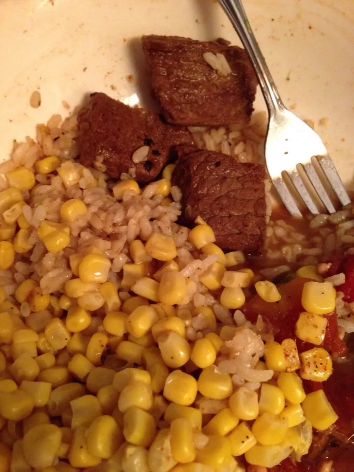 Rice and gravy with beef, smothered okra and corn|Kayla Parsleyさん