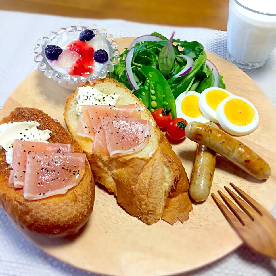 生ハムとクリームチーズのオープンサンド♡|🍎ゆかりんご🍎さん