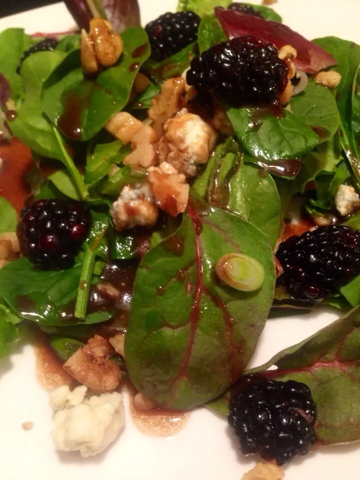 Blackberry Gorganzola and Walnut Salad|peggy waldonさん