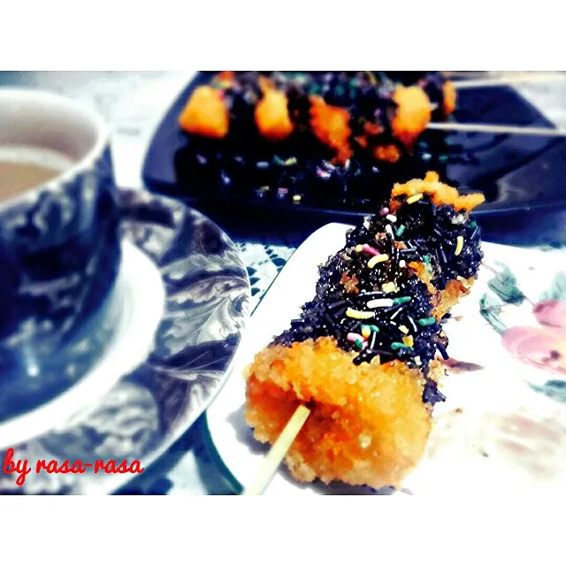 fried crispy banana satay with chocolate springkle...|sri afrianiさん