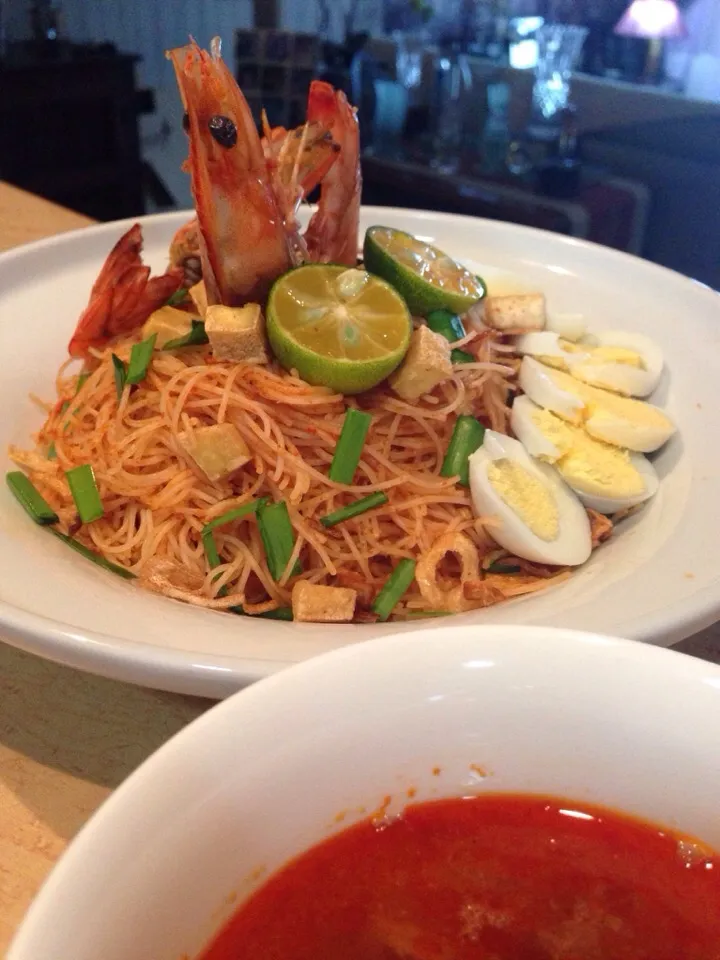 Mee Siam. Rice Vermicelli Noodle with creamy & spicy gravy.|Joha Hassanさん