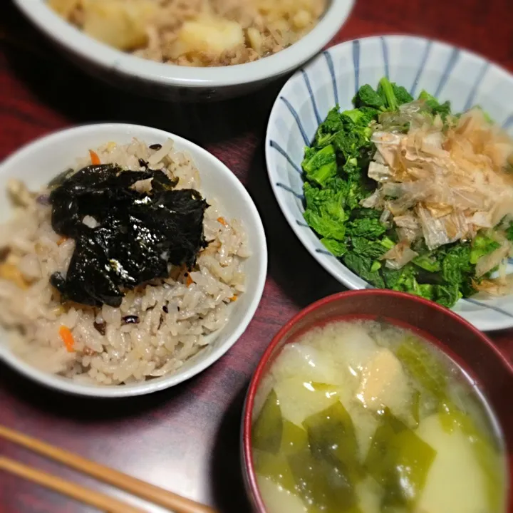 炊き込み御飯＆菜の花のからし和え＆お麩とワカメの味噌汁|ともえさん