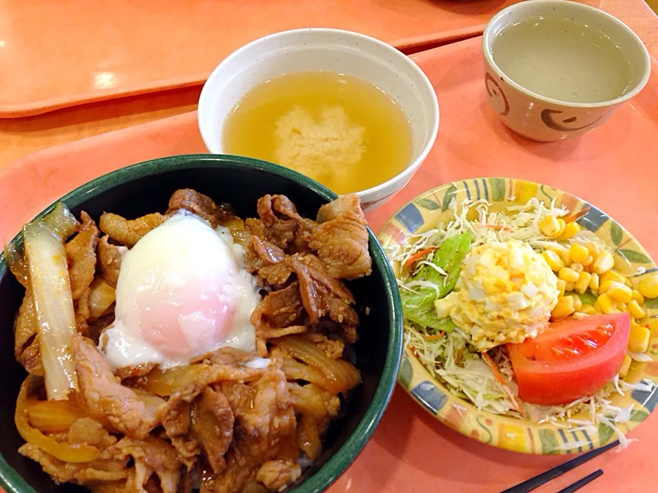 Snapdishの料理写真:キム玉丼ぶりat中大理工学部食堂 このボリュームで580円✨|ぽろにゃん＊さん