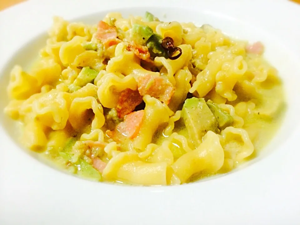 Snapdishの料理写真:Avocado&bacon pasta|Masakiさん