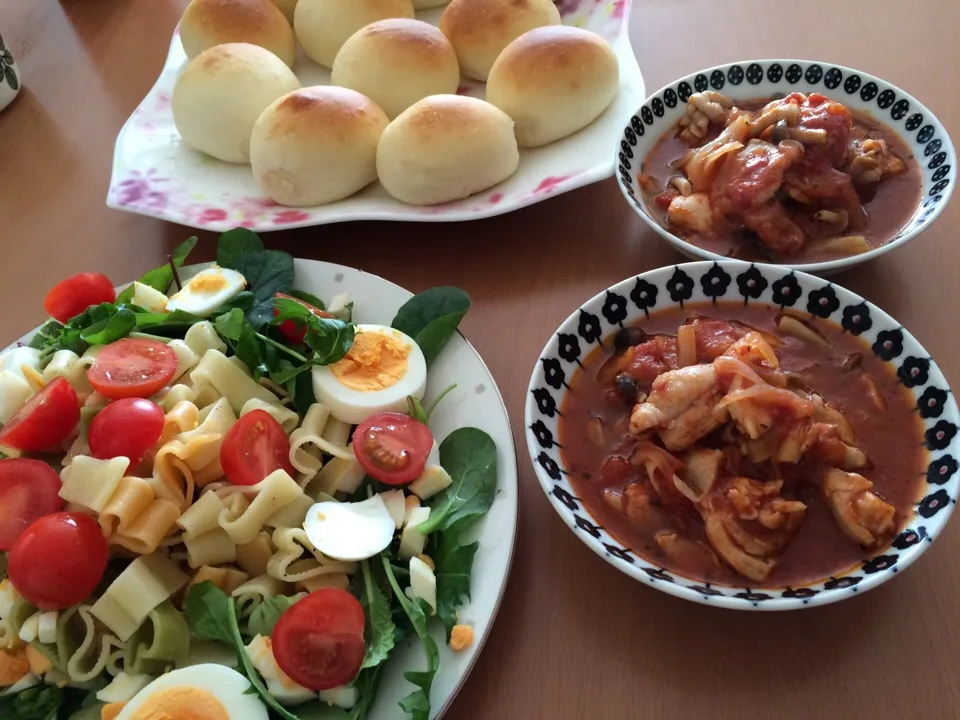 チキンのトマト煮♡豆乳ヨーグルトパン＊チーズ入り♡ハートのマカロニサラダ|mioさん