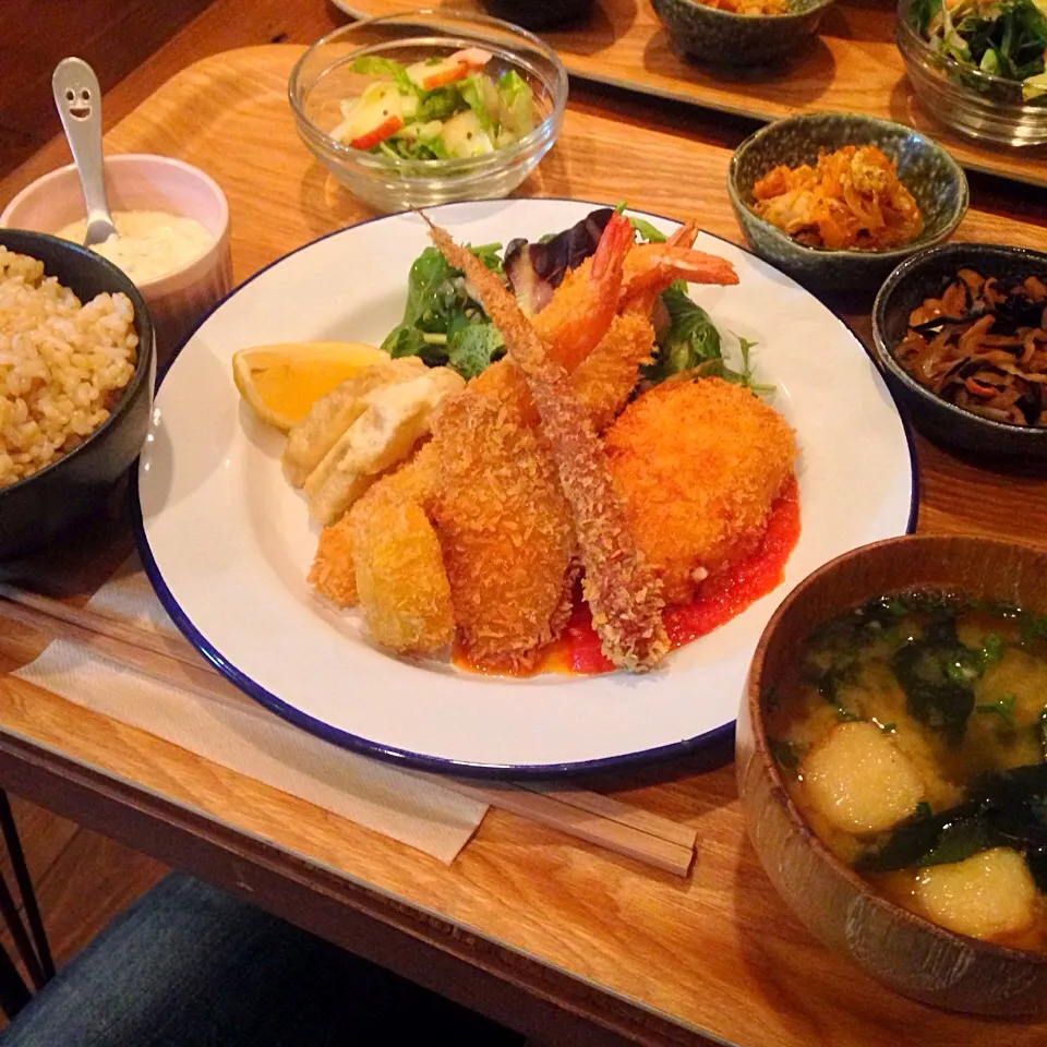 カニクリームコロッケとエビフライ定食  @  さくら食堂|n182さん