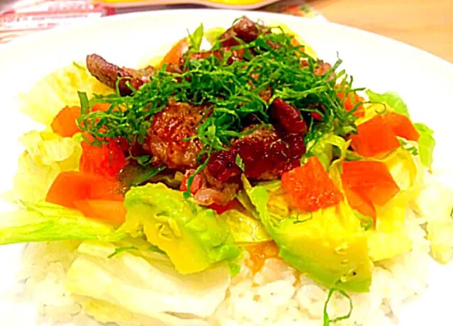 ステーキとアボカドのサラダごはん - Steak & avocado salad on rice ❤️😋✨|Liezlさん