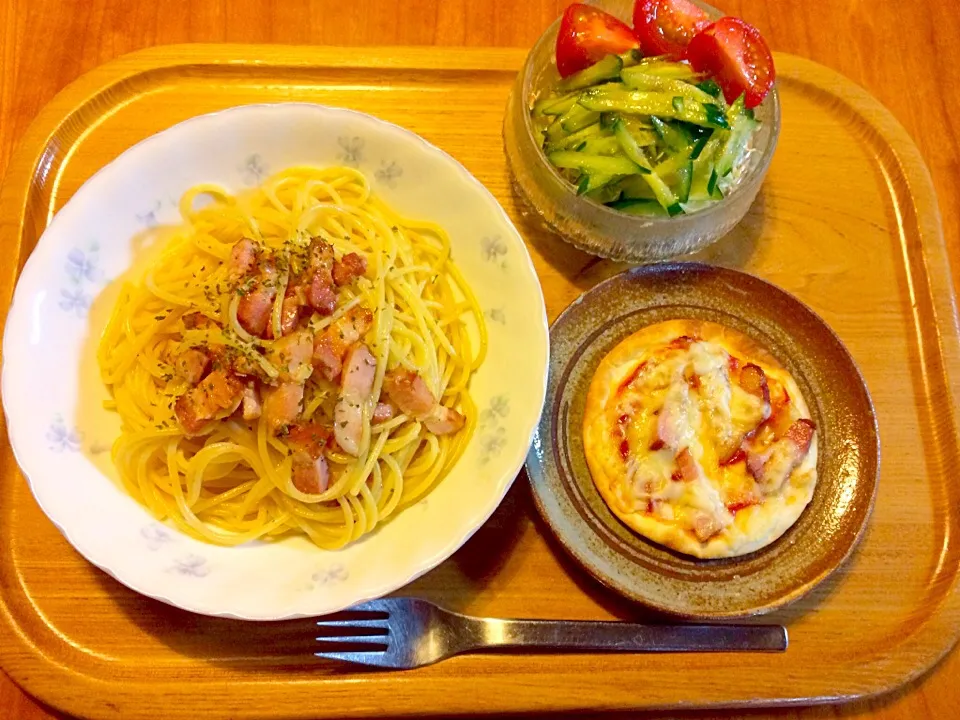 ペペロンチーノ、ミニピザ、サラダ|yuyusuzuさん