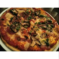 Snapdishの料理写真:Homemade Pizza with extra chillies|fatinhattaさん