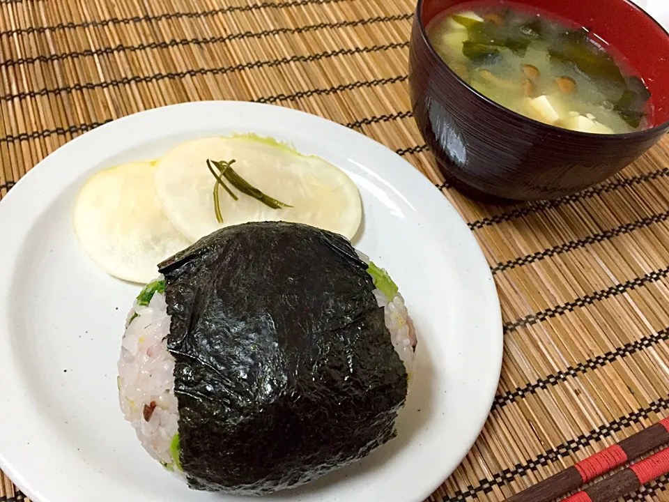 Snapdishの料理写真:おむすび朝ごはん|KOMACHIさん