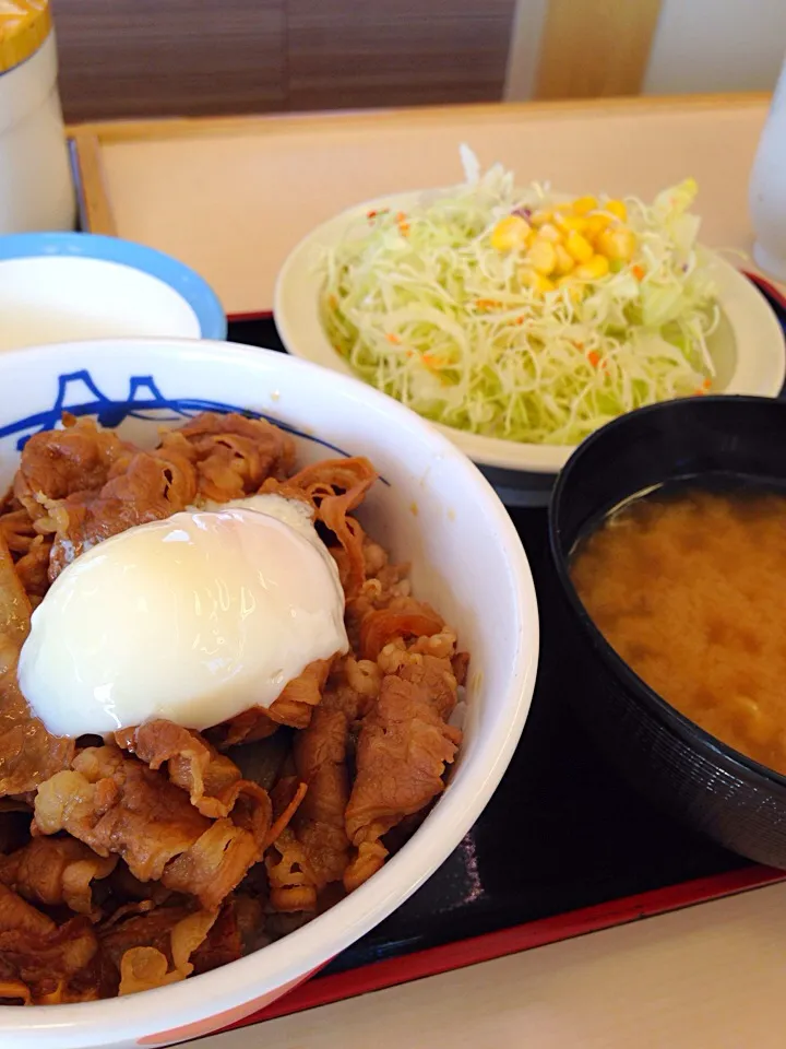 Snapdishの料理写真:Gyu-meshi & sarada 牛めし並＆生野菜セット|JUNJUNさん