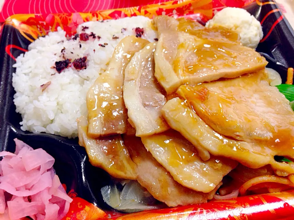 Snapdishの料理写真:はちみつ生姜焼き弁当|ponnaoさん