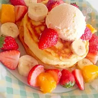 Snapdishの料理写真:フルーツいっぱいパンケーキ 🍓 🍌