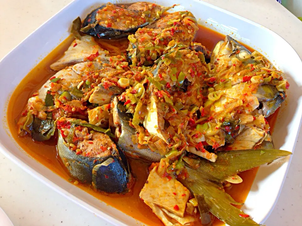 Hot and Spicy Fish ! Woku Belanga style,   cooked inside a pot enriched with various spices such as lemon basil, turmeric leaf, lemon grass, tomato, chili peppe|viviさん