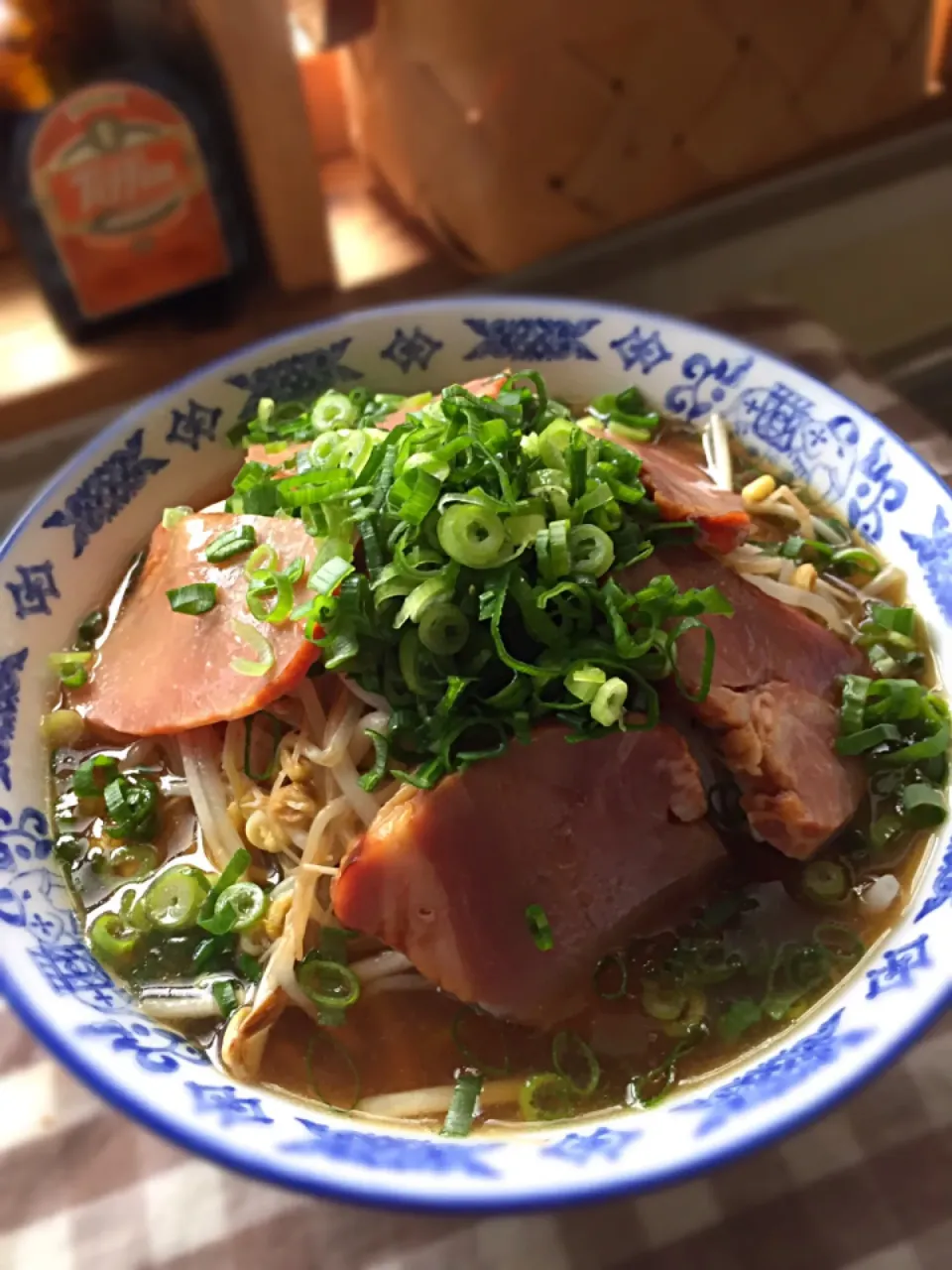 Snapdishの料理写真:もやしネギたっぷり醤油ラーメン|Sachiyo Tanakaさん