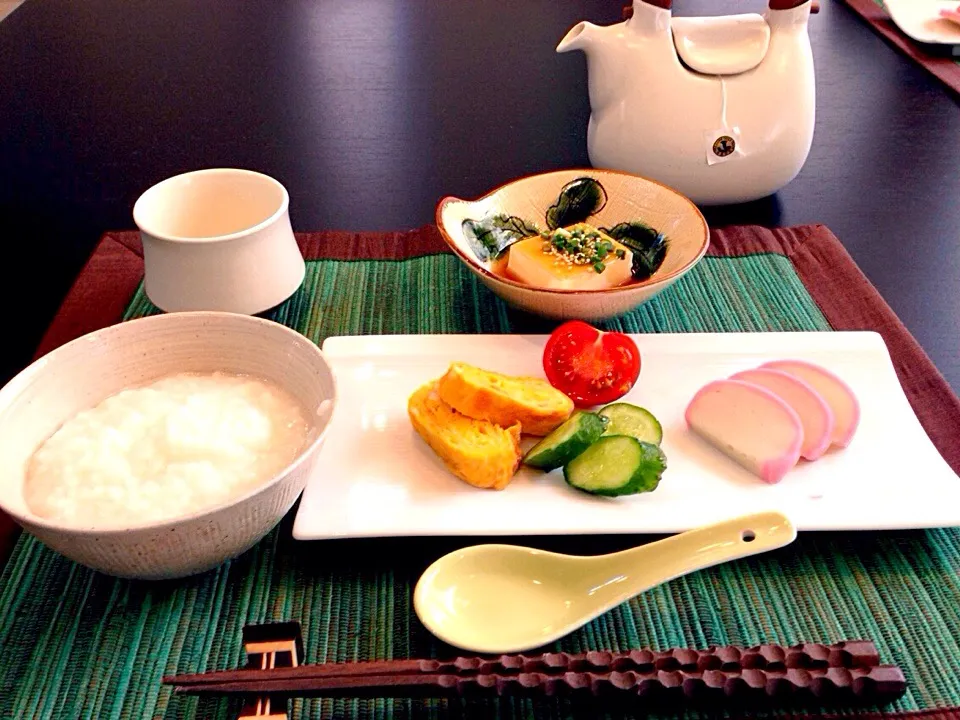 お粥、あんかけ豆腐、卵焼き、きゅうりの浅漬け、蒲鉾|ryotaママさん