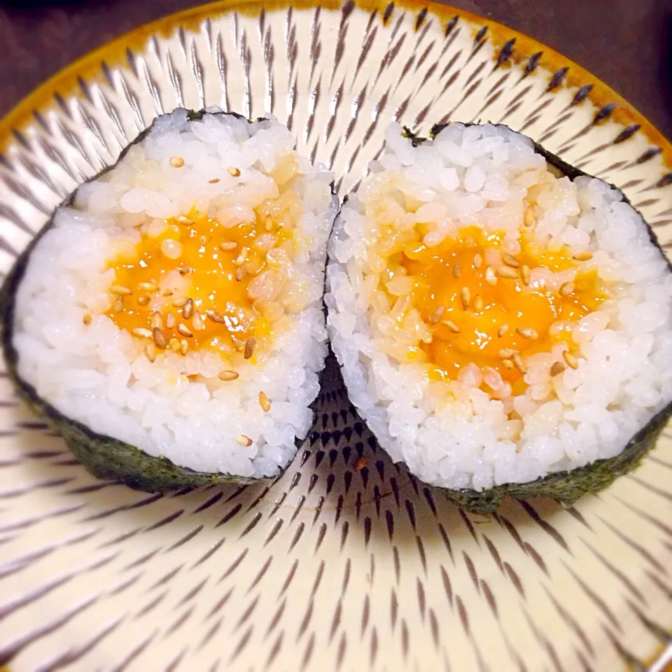 冷凍卵・卵黄の醤油漬けおにぎり(((o(*ﾟ▽ﾟ*)o)))|nao子さん