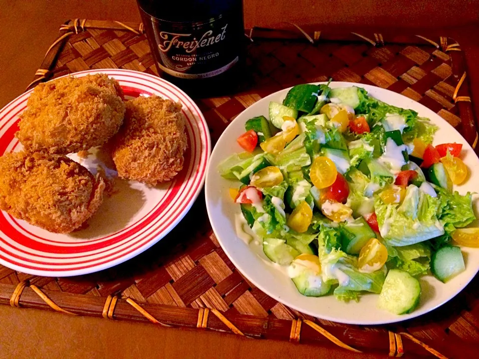 Crab cream croquette&salad🍻お肉屋さんの揚げたて蟹ｸﾘｰﾑｺﾛｯｹとｻﾗﾀﾞ|🌈Ami🍻さん