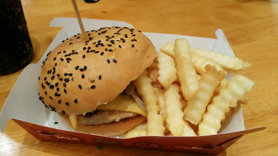 Cheese Mushroom Pork burger@ Ninja Joe Burger|michael Tamさん