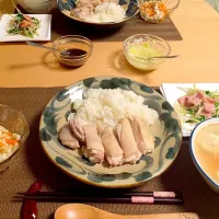 Snapdishの料理写真:チキンライス、豆苗ともやしの炒め物、とろろと人参の紅白和え、人参ととろろ鶏団子のスープ|ひろみさん