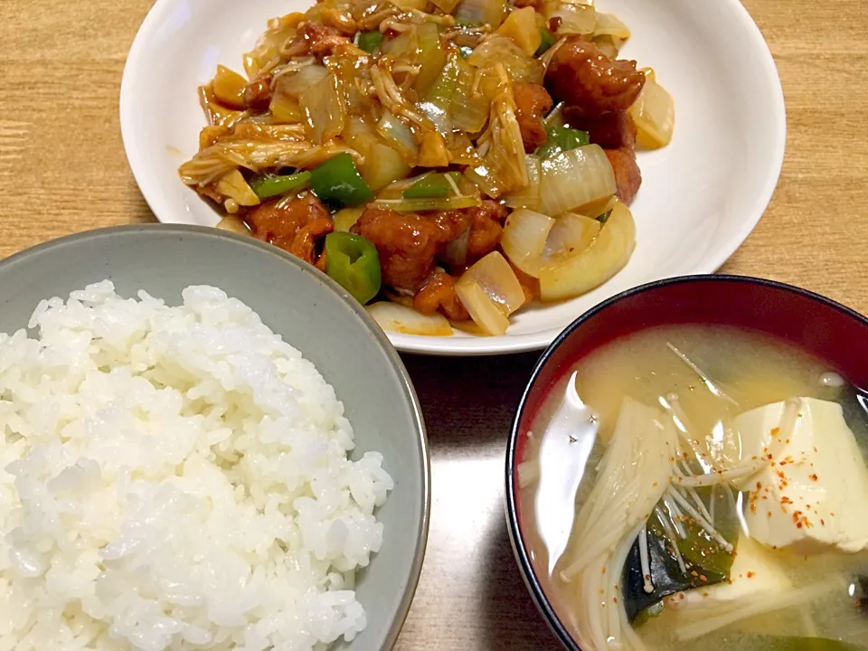 国産鶏のカシューナッツ炒めと味噌汁|神龍さん