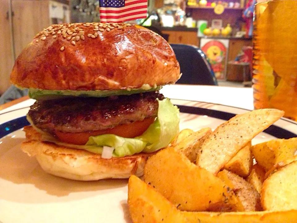 Snapdishの料理写真:Wagyu Avocado Wasabi Burger|chan mitsuさん