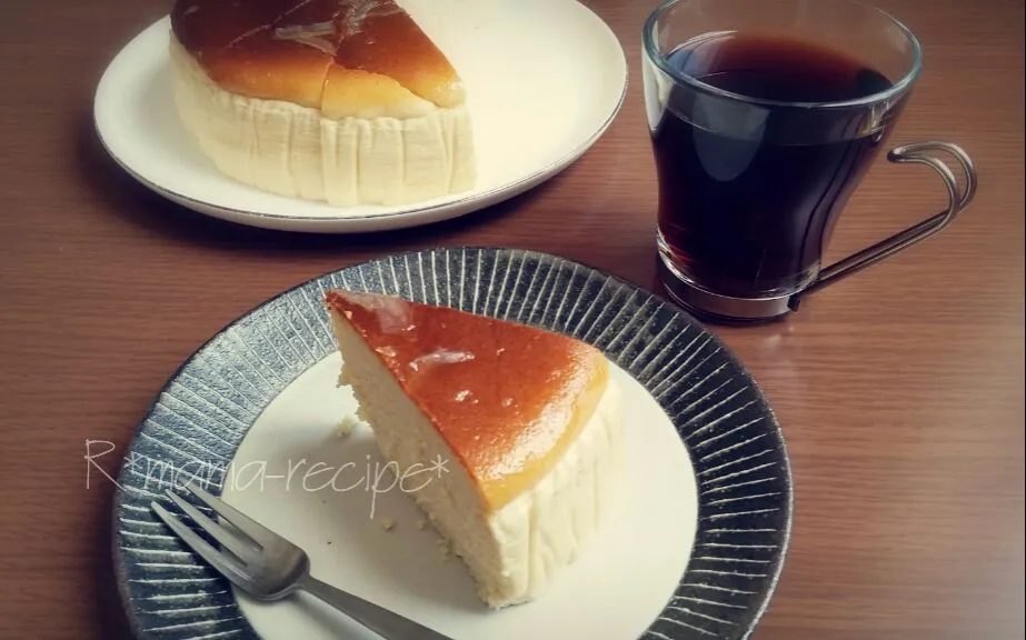 急いでカットしたらぽそぽそ~(๑•́︿•̀๑) 本日は母の誕生日だったのでチーズケーキ焼きました♥|ひかりママさん