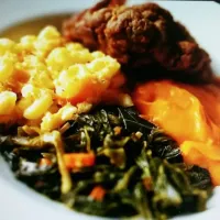 stir fried collards, mac and cheese, sweet potato puree and turkey tails|Alisa Robinsonさん