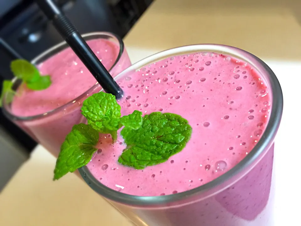 Snapdishの料理写真:Cranberry Smoothie|Hiroyuki Miyagiさん