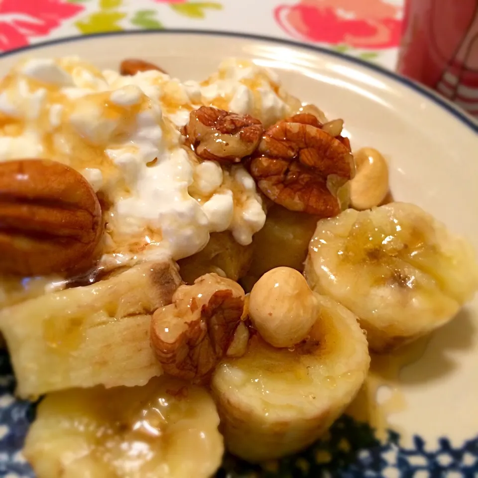 Hot banana, cottage cheese, nuts in honey|Nanaさん