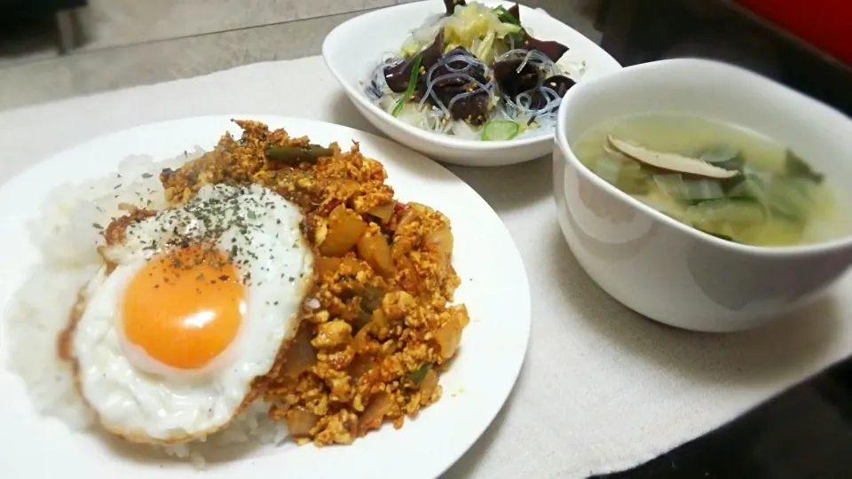 Snapdishの料理写真:木綿豆腐&ｶｯﾄﾄﾏﾄ缶でｷｰﾏｶﾚｰ
の晩ごはん✨|kaz(*･ω･)さん