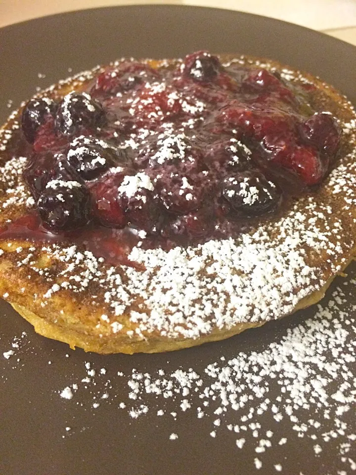 High fibre protein packed coconut banana pancakes with fresh berry coulis|Milka Papricaさん