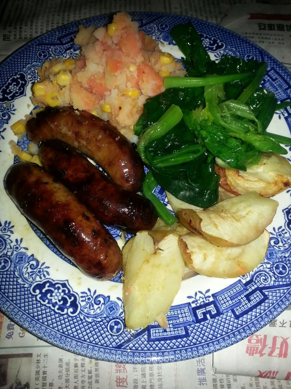 cumberland sausage with homemade sweetpotato, carrot and potato mash, spinach and baked apples|Kai-yung Manさん