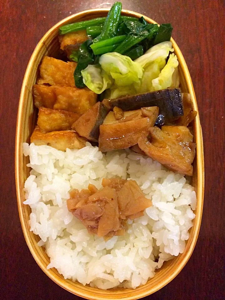 Vegan弁当。厚揚照り焼き、ほうれん草ナムル、きゃべつの浅漬、蓮根バルサミコ炒め|aiさん