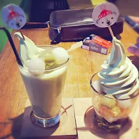 Snapdishの料理写真:matcha ice cream with mochi and some crunch.|Serly Wijayaさん