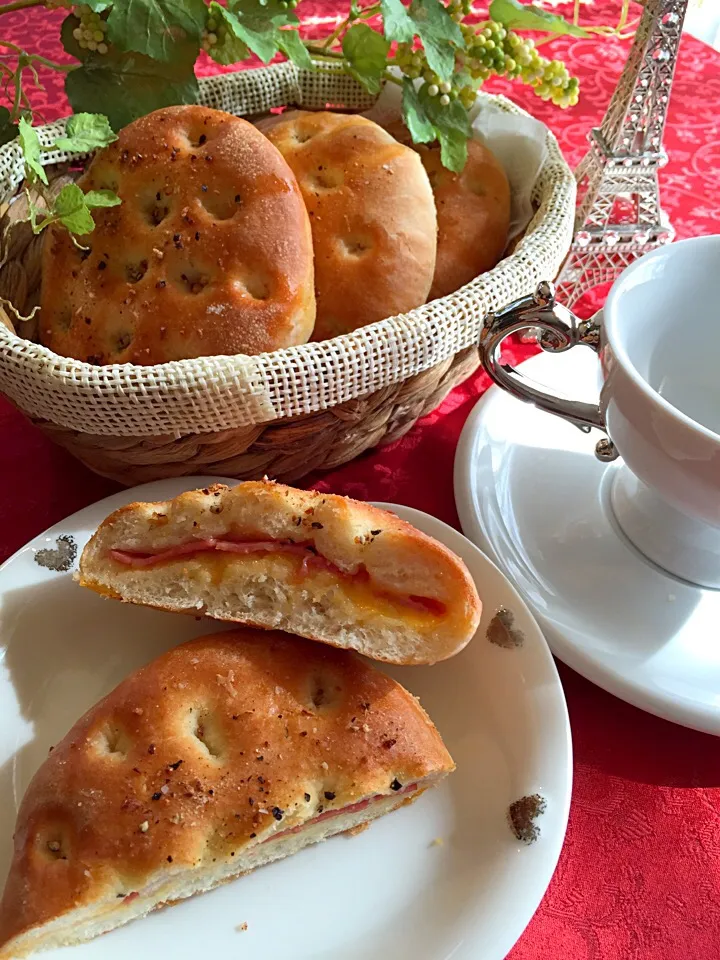 Snapdishの料理写真:フォカッチャ🍞|みなさん