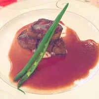 Snapdishの料理写真:フィレ肉のステーキフォアグラ乗せ|Mayumi Nakamuraさん