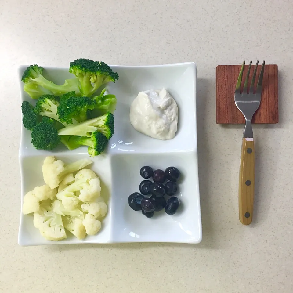 Broccoli cauliflower tofu blueberry|Sophie Kimさん