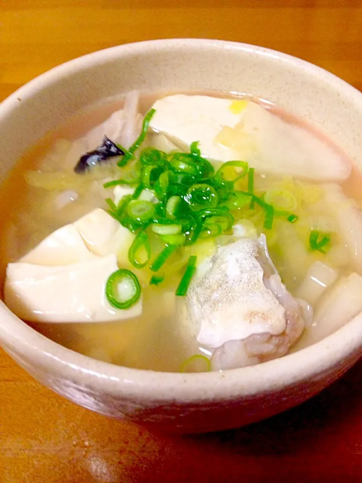 Snapdishの料理写真:鱈のアラで鍋仕立てすまし汁🍲|まいりさん