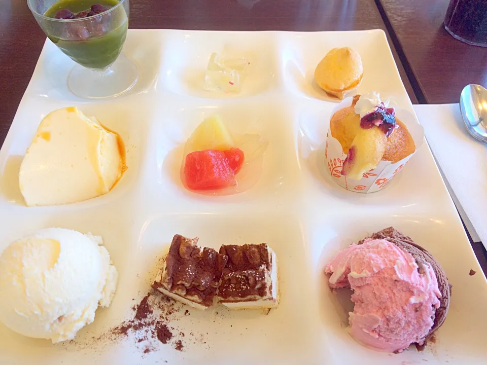 Snapdishの料理写真:Happiness is Sweet Dessert 😍💋|Food Gardenさん