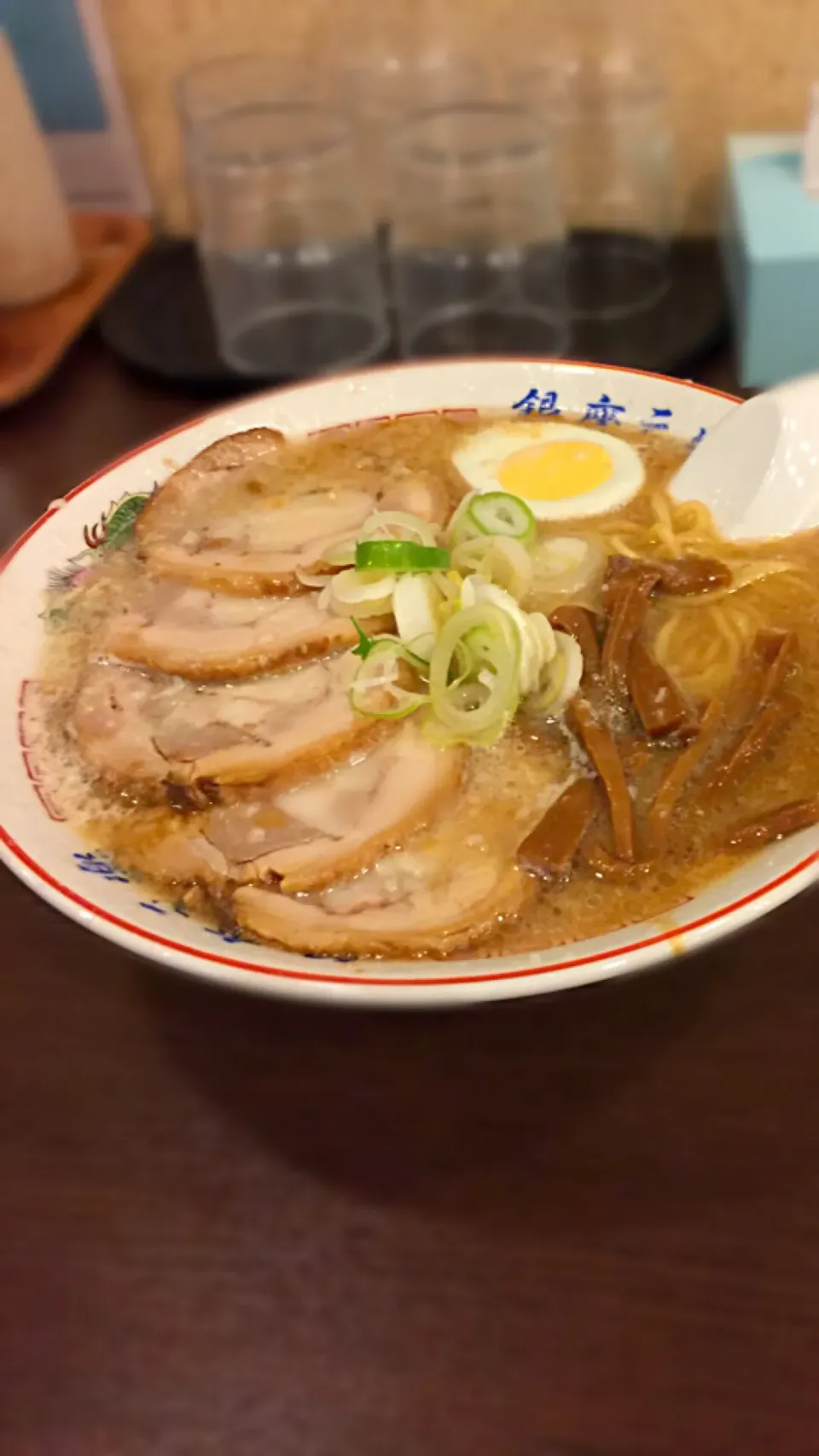 背脂たっぷりの元楽チャーシュー麺|まあん👽さん