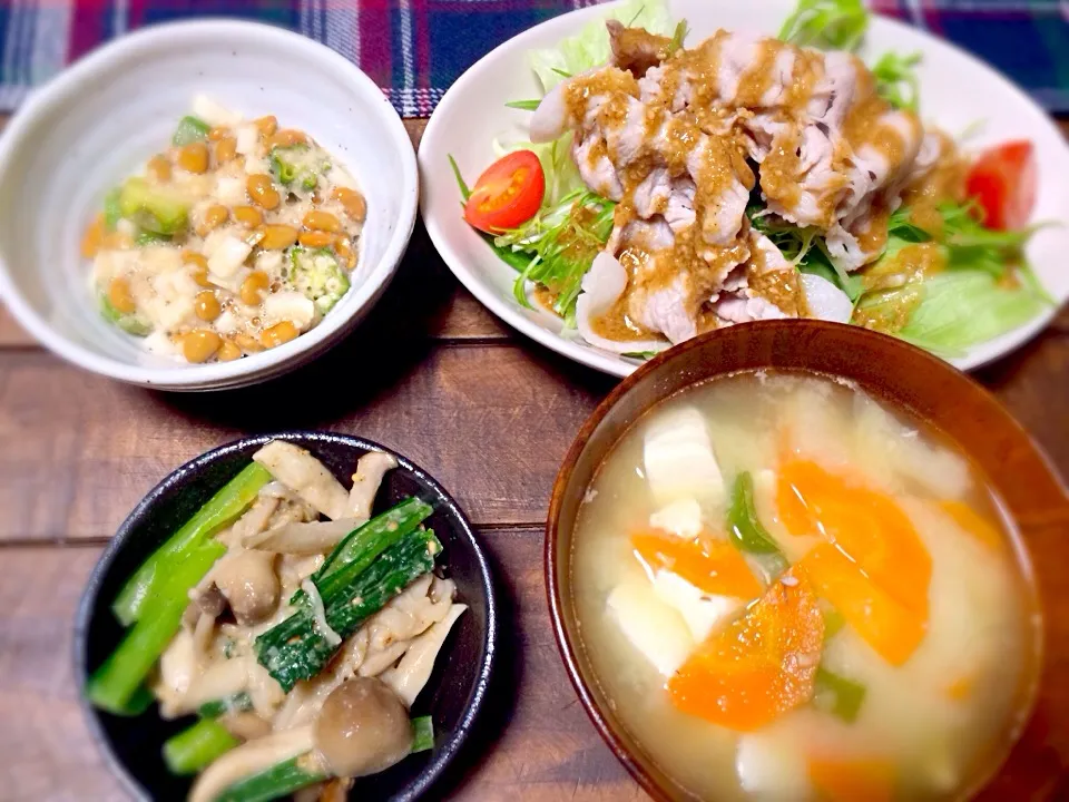 豚しゃぶサラダ＆オクラと山芋と納豆のネバネバ和え＆キノコと小松菜のナムル＆味噌汁|AYUMIさん