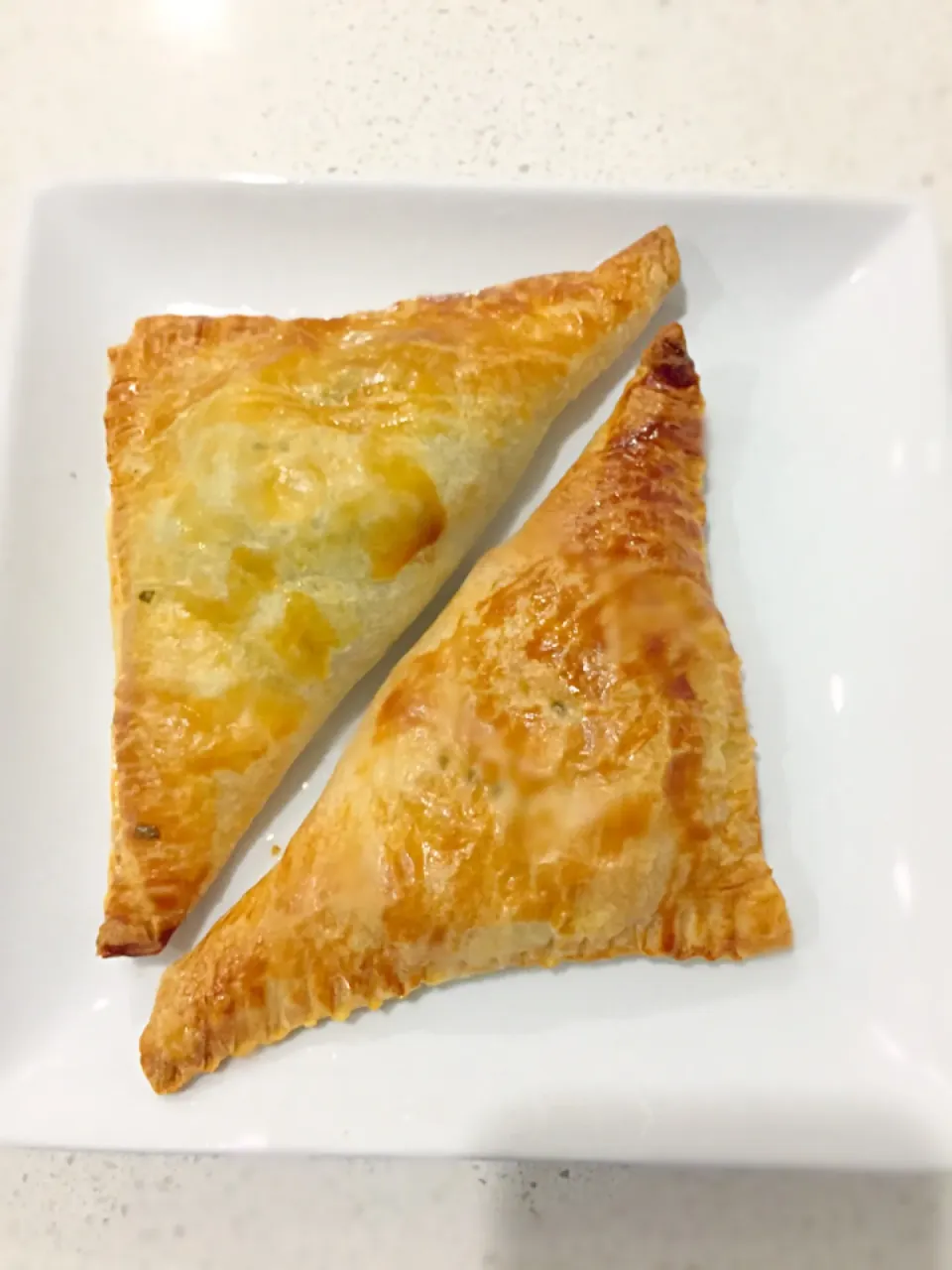 Home made spinach and goats cheese feta triangles! Yum!|charmaineさん