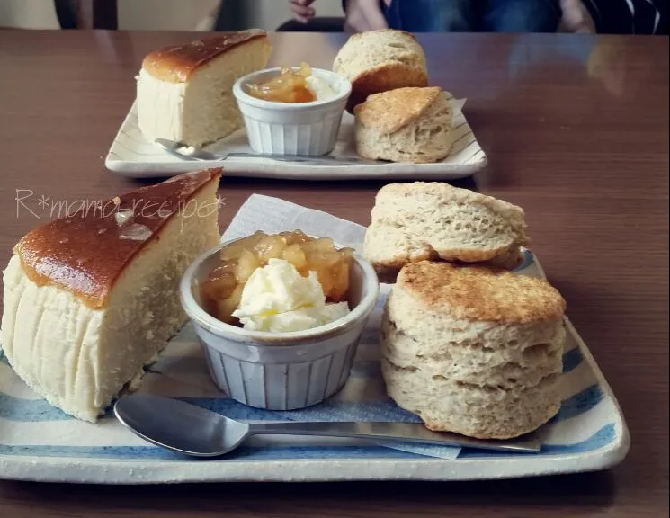 昨日のチーズケーキといつものビスケット(バター使用)♥|ひかりママさん