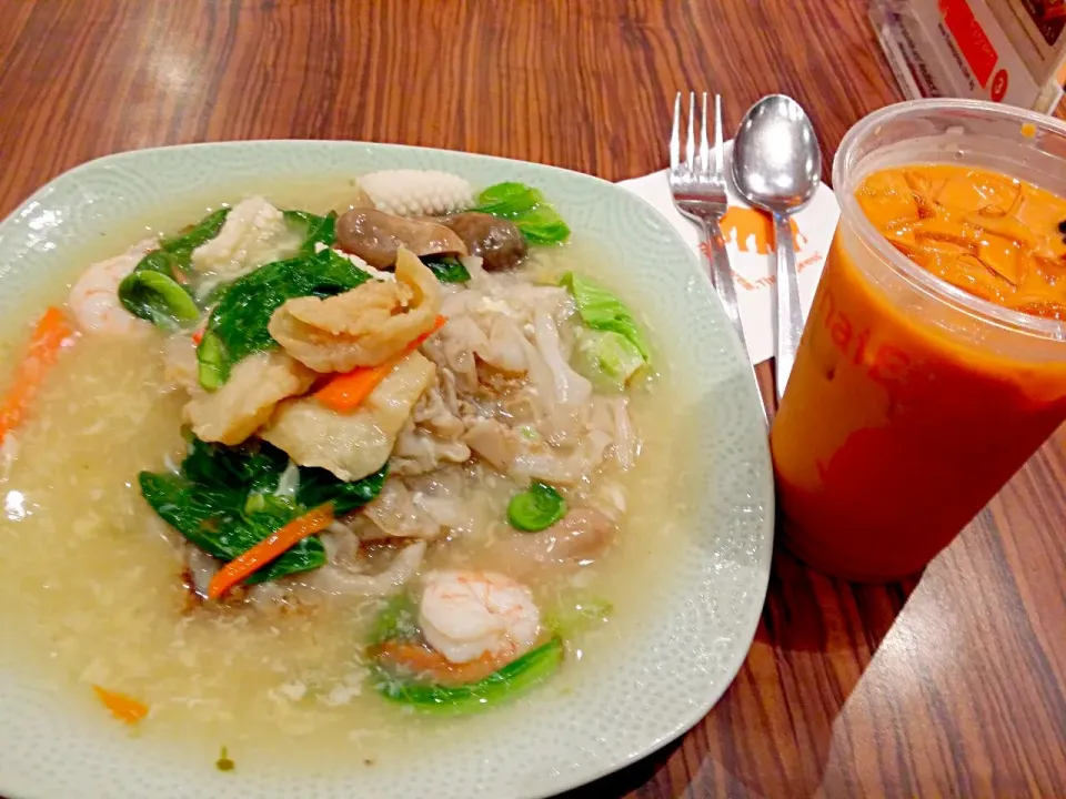 Seafood Hor Fun @ Thai Express + Thai Iced Tea 😍|🌷lynnlicious🌷さん