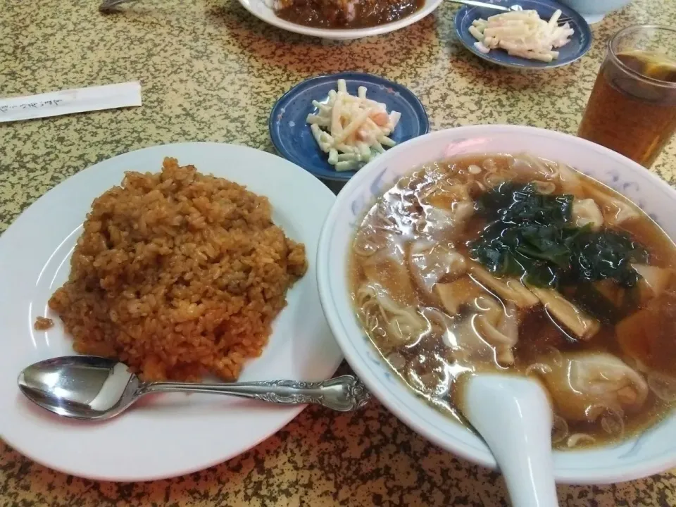 Snapdishの料理写真:中華トキハのワンタン麺＋チキンライスセット、900円。|東京ライオンズさん