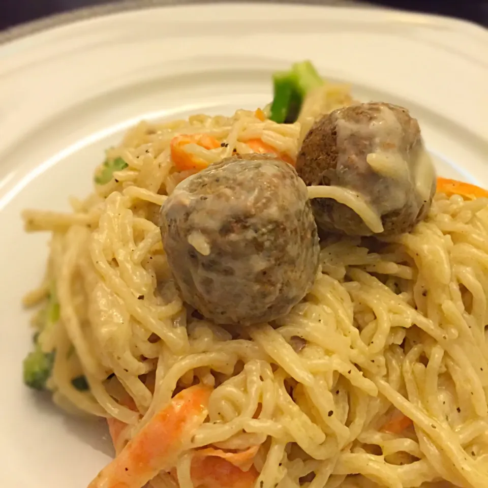 Falafel and Veg Pasta in a mushroom cream sauce|T.E.Dennisさん