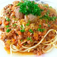 Snapdishの料理写真:Fully  loaded  bolognese  spaghetti  meatball|Lynda Hamidonさん